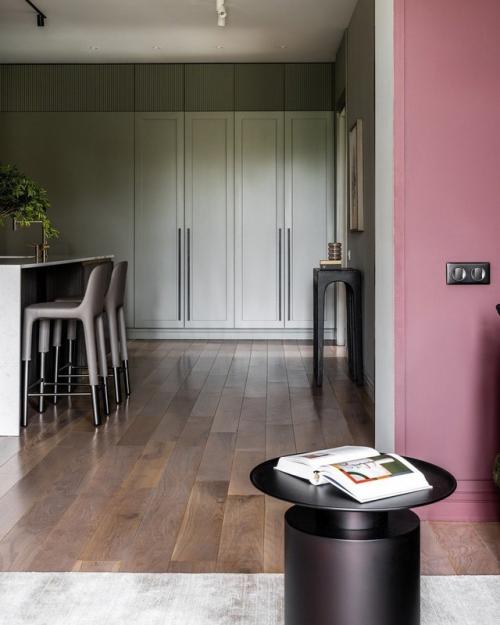 Дизайнер Влада петерсон, студия дизайна Make Interiors, оформила квартиру площадью 92 кв. 06