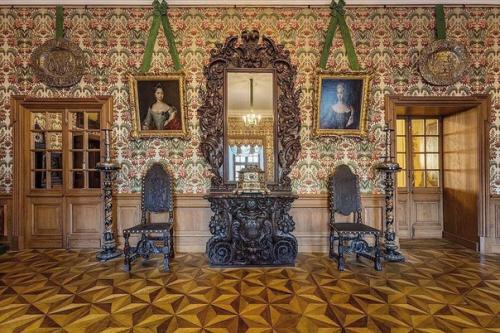 Великолепные интерьеры меншиковского дворца. 04