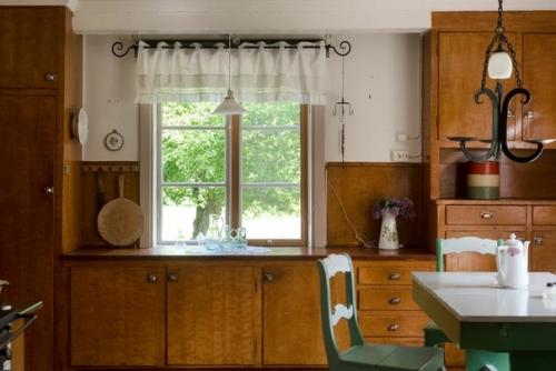 Бывают такие интерьеры, которые словно машина времени уносят в прошлое. 04