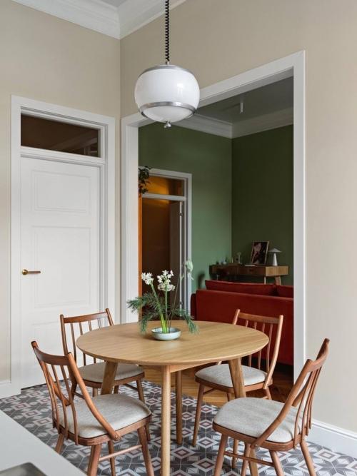 Интерьер в стиле икеа 1960-х в старом доме Санкт-петербурга. 01