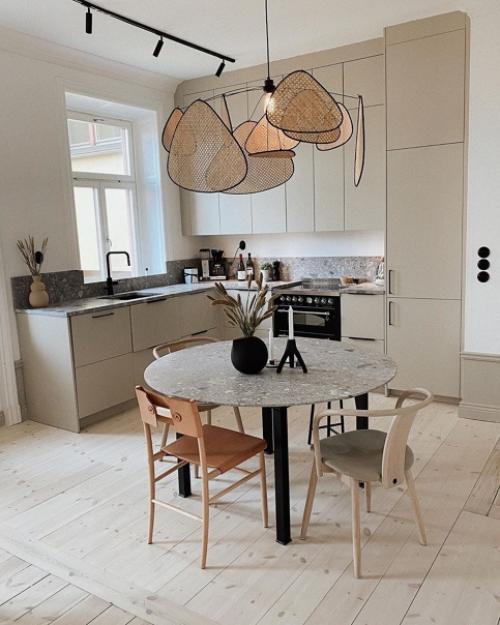 Мы представляем вам подборку кухонь в бежевых тонах. 01