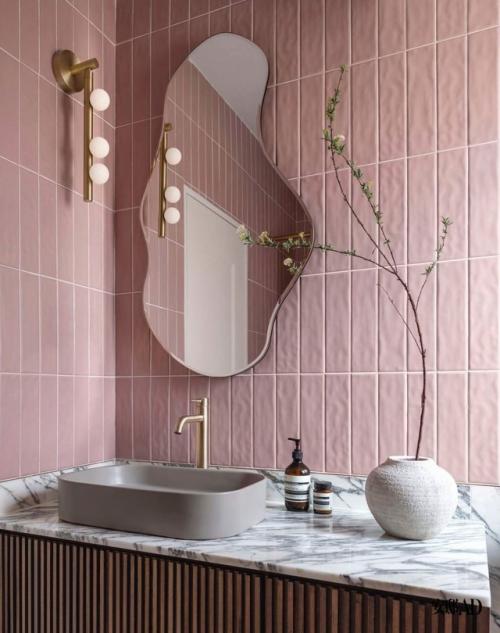 Розовая плитка - свежий акцент в интерьере кухни или ванной. 04