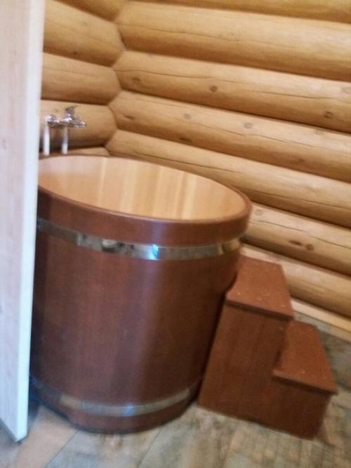 Всем любителям достойного русского отдыха мы сообщаем, что совсем скоро открытие усадьбы на берегу озёра в черте города. 02