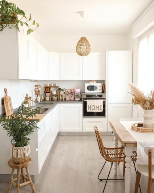 Ажурное ротанговое изголовье создает особый уют в спальне и само по себе является главным героем интерьера комнаты. 02