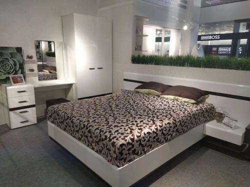 Коллекция Соло готова сверкать в вашей спальне или гостиной. 07