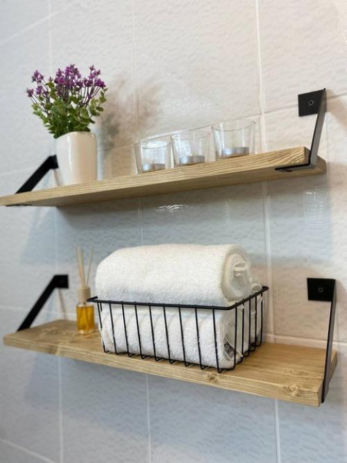 Полки из дерева - незаменимы в маленьком пространстве. 05