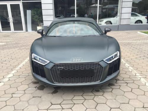 В Алматы прибыл суперкар ауди R8 V10 Plus.