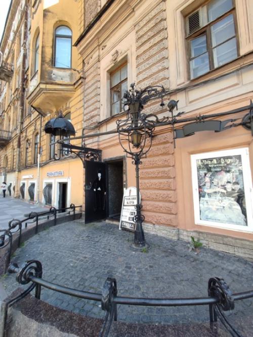 На пересечении проспекта Чернышевского и улицы Чайковского есть Чаплин - Клуб. 04