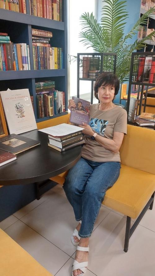 Долгодеревенская центральная библиотека, что находится в доме культуры - библиотечное учреждение нового поколения. 06