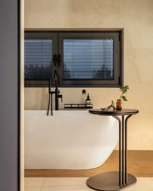 Всю жизнь хозяева жили в городской квартире, но мечта о собственном доме за городом стала реальностью. 01