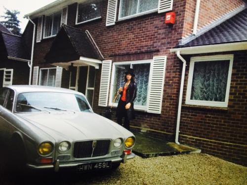 В июле 1974 года фотограф Диди цилль провел фотосессию дома у Ричи для немецкого журнала Bravo! 03