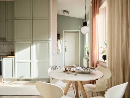 Приятный и нежный дом в цвете шалфей с тёплыми акцентами. 06