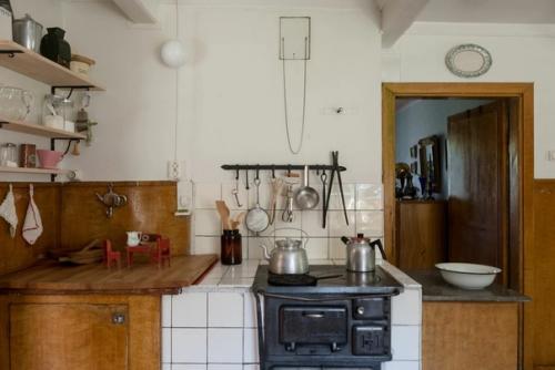 Бывают такие интерьеры, которые словно машина времени уносят в прошлое. 02