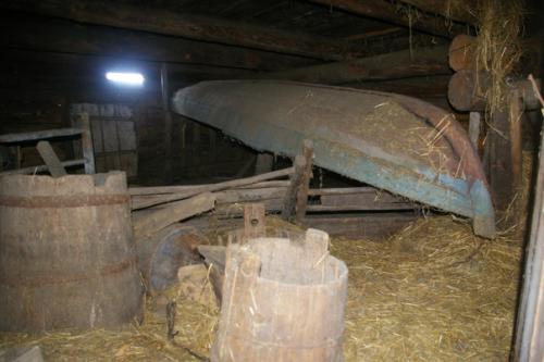 Заброшенный дом в пучуге, который со слов местных мог принадлежать одному из основателей пучужской росписи Иван чистиков, но это не точно. 07