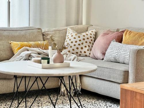 Мы очень любим уютный домашний декор и знаем, насколько важными могут быть детали. 03