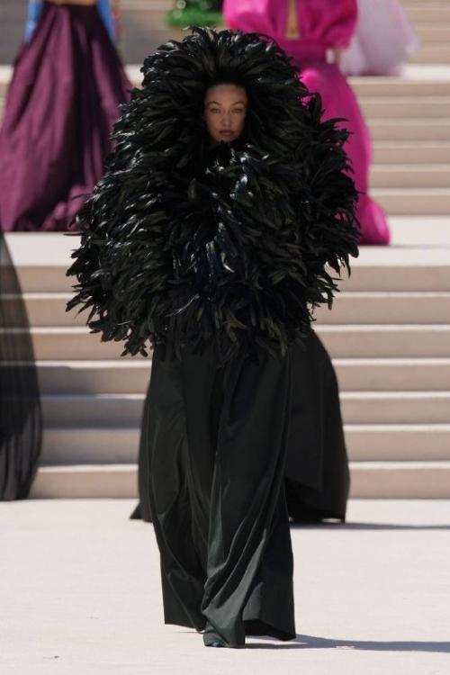 Пьерпаоло пиччоли показал свой первый кутюр для Balenciaga. 04