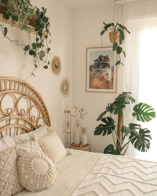 Ажурное ротанговое изголовье создает особый уют в спальне и само по себе является главным героем интерьера комнаты. 01