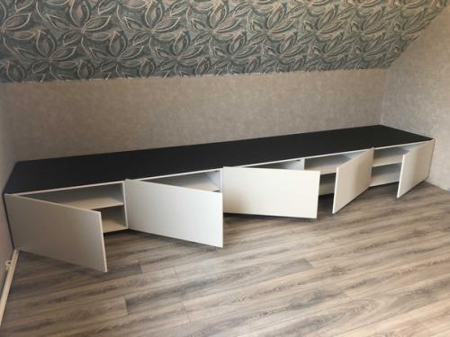 Уют и домашний комфорт в интерьере спальной комнаты преобладает. 05