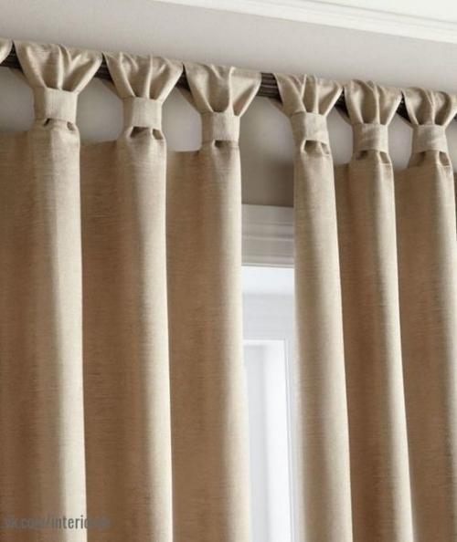 Таким образом, если у вас висят в квартире шторы и вы любите, чтоб они висели идеально, то посмотрите варианты, как красиво это можно сделать. 01
