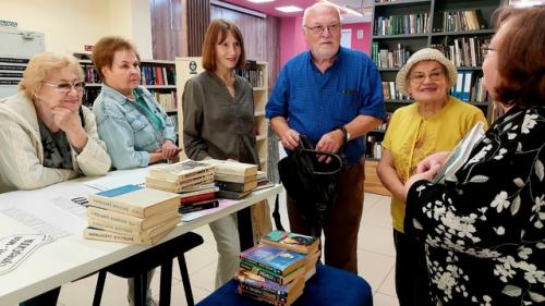 Долгодеревенская центральная библиотека, что находится в доме культуры - библиотечное учреждение нового поколения. 04