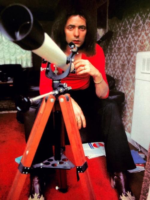 В июле 1974 года фотограф Диди цилль провел фотосессию дома у Ричи для немецкого журнала Bravo! 04