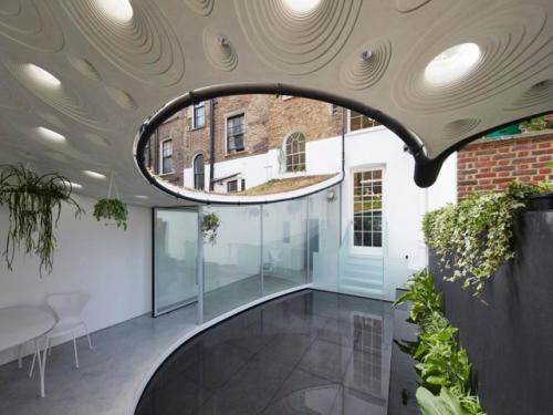 Дом с неожиданным поворотом: классика снаружи - эксперимент внутри. 08