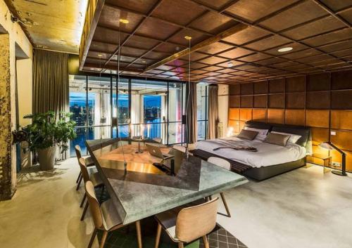 Мужской лофт для топ-менеджера и рок-звезды. 06