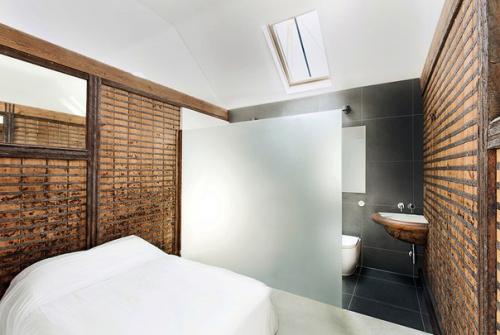 Жилой дом в здании исторической конюшни в Англии. 08