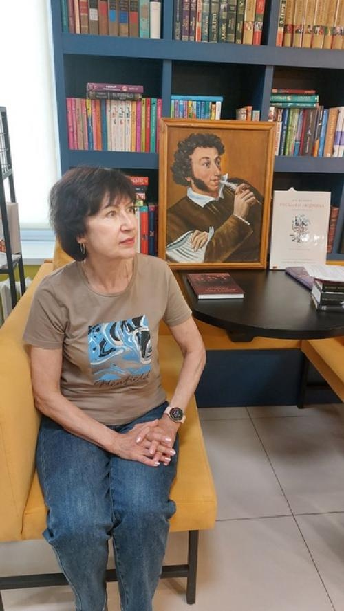 Долгодеревенская центральная библиотека, что находится в доме культуры - библиотечное учреждение нового поколения. 05