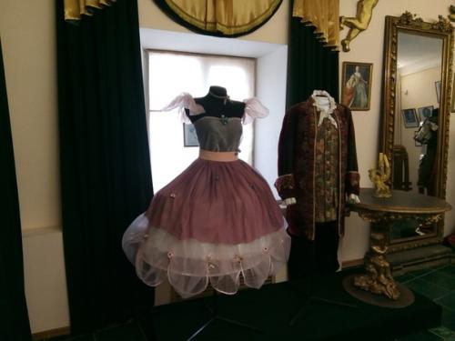 Я целенаправленно хотела посетить музей театрального костюма при костромском драматическом театре имени а. Н. Островского. 08