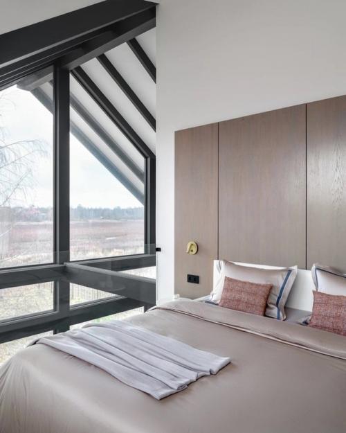 Всю жизнь хозяева жили в городской квартире, но мечта о собственном доме за городом стала реальностью. 03