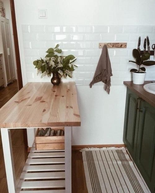 Когда кухонный гарнитур в отличном состоянии, но вот внешне уже устарел, то не обязательно его выбрасывать. 06