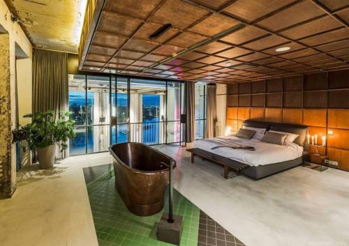 Мужской лофт для топ-менеджера и рок-звезды. 05