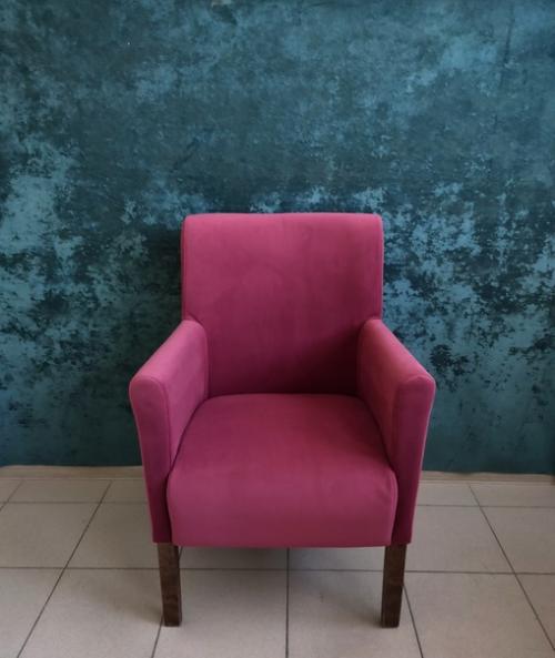 Отдали заказчикам по знакомству данное кресло, из какого то местного кафе, хотели выкинуть. 03