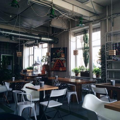 Первое заведение, которое бы хотелось осветить это Зеленая Комната в лофт проекте этажи. 02