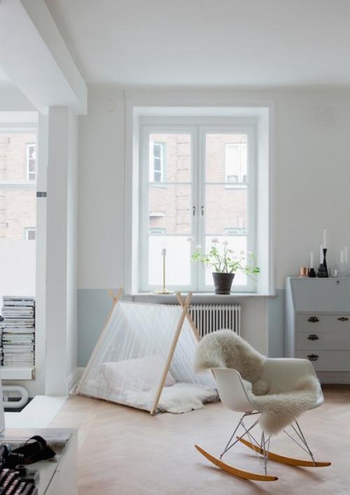 Интерьер недели.   Классическая шведская квартира с большими окнами и практически полностью белыми стенами. 07