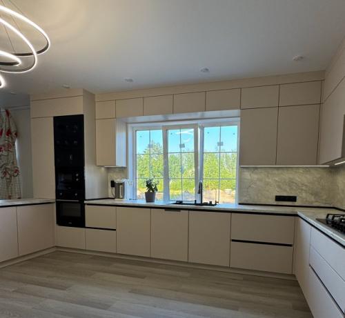 Новая работа.  Большая кухня в частный дом. 04