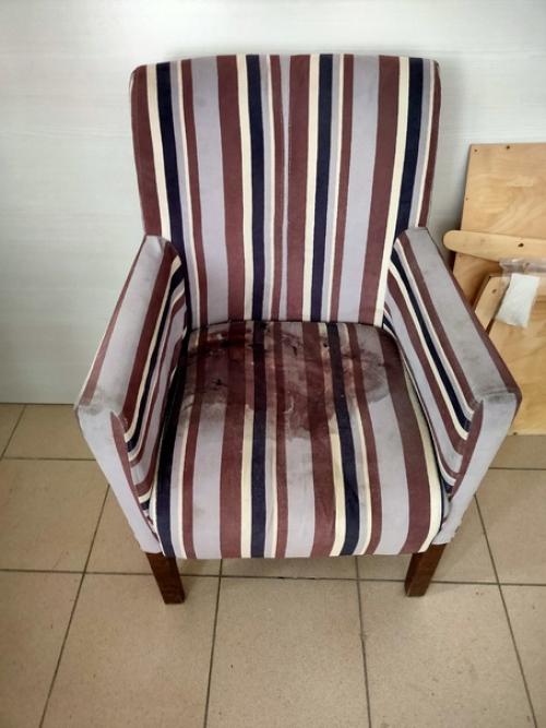 Отдали заказчикам по знакомству данное кресло, из какого то местного кафе, хотели выкинуть. 07