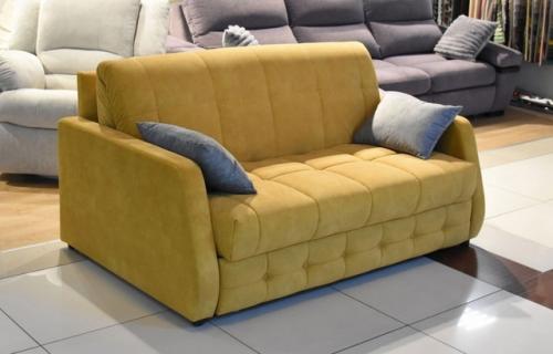 Желтый диван - смелый выбор, который может стать настоящим центром притяжения в вашей гостиной. 06