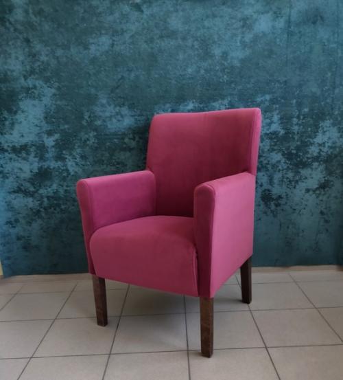 Отдали заказчикам по знакомству данное кресло, из какого то местного кафе, хотели выкинуть. 01