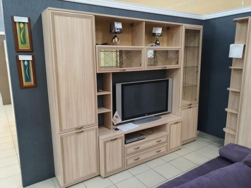 Классная мебель в зале, а не в рекламе. 09