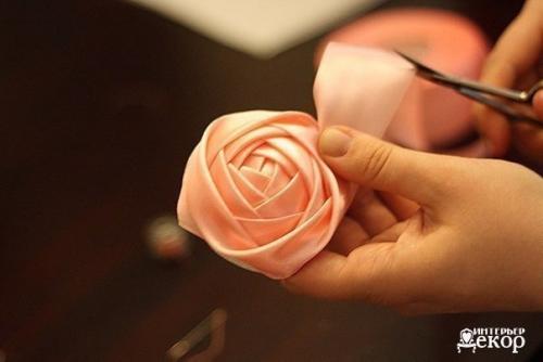 Красивые розы из атласных лент. 08