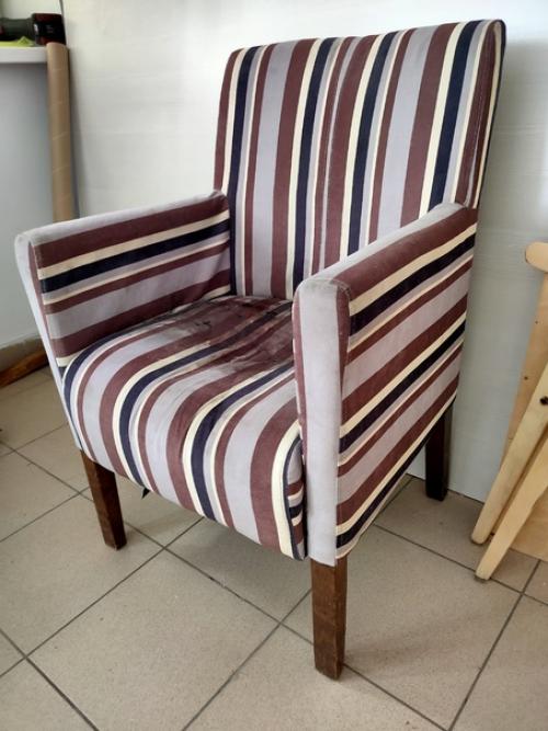 Отдали заказчикам по знакомству данное кресло, из какого то местного кафе, хотели выкинуть. 08