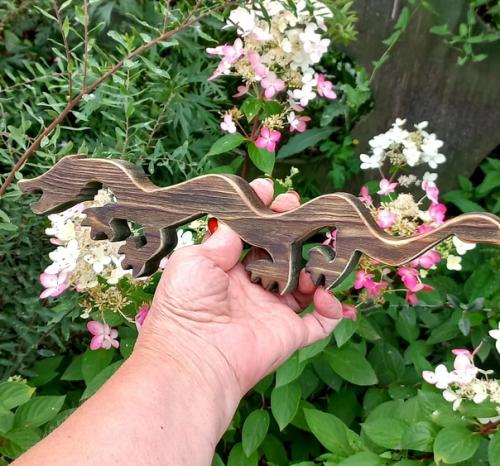 Вот он, деревянный зеленый дракон - символ следующего года. 02