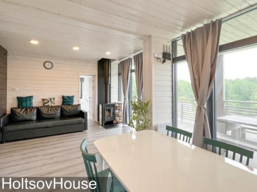 А вот и интерьеры дома из предыдущей публикации (там же вы найдёте его планировку. 05