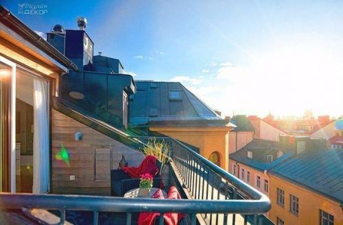 Живой и яркий дизайн интерьера квартиры - чердака.