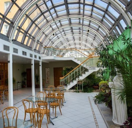 Небольшие кафе для двоих под Дождь. 04