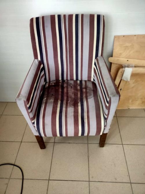 Отдали заказчикам по знакомству данное кресло, из какого то местного кафе, хотели выкинуть. 06