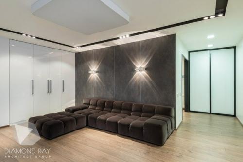 Данный проект просторной квартиры в Новосибирске, Россия, включает в себя все, что необходимо для комфорта. 05