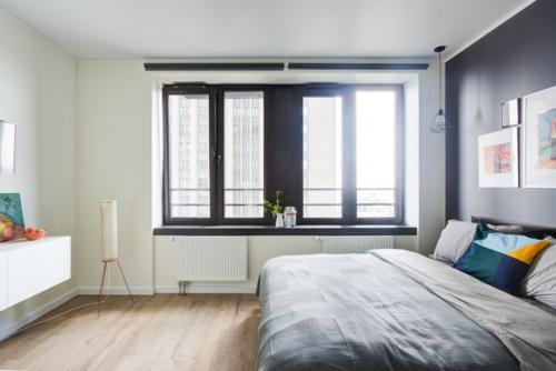 Хозяйка делала сама все. 05